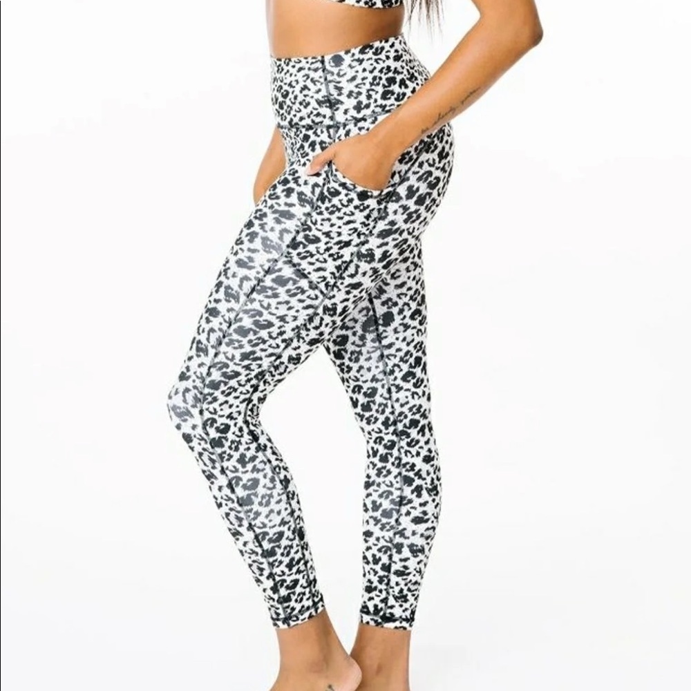 Zyia Snow Leopard brilliant leggings athletic pants Sz 6-8 animal gym workout